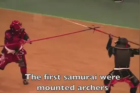 日本武士演示日本古代兵器长枪，那招式，看着好尴尬视频封面