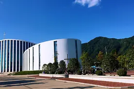 少有人知福州偏远小县城，有座全亚洲最大的玻璃教堂！风景宜人！视频封面