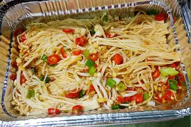 用锡纸做烤箱版金针菇，太美味了，烧烤店必点菜品之一