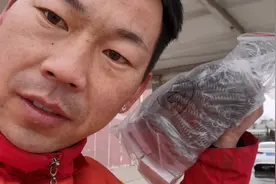 游乐园这个职业工资不高，工作内容丰富，像铁一样沉重。