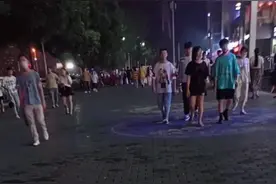 在重庆渝北区王家街道社区的夜市视频封面