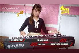 越南美女弹奏电子琴现场
