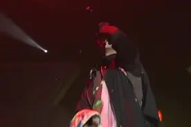 打破次元壁的男人华晨宇《异类》现场版，强悍的唱功让人折服视频封面