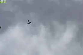 四川达州境内：经常出现这种低空飞行的飞机，地面百姓很多疑问视频封面