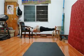 推荐一个练习腰腹力量的动作~金刚铁板桥，很实用，一学就会