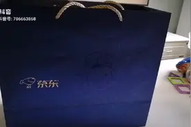 京东公司发给员工的中秋礼盒！