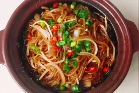 一道满屋飘香的《砂锅干捞粉》分享操作过程及酱汁的熬制视频封面