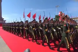 轰动全世界的中国人民解放军国旗护卫队，太震撼了，看得热血沸腾视频封面