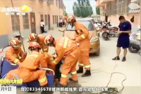 陕西榆林：清淤工人下水道作业中毒被困，消防员倒挂金钩施救视频封面