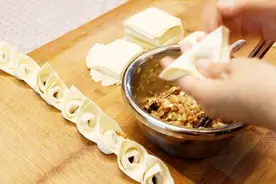 馄饨皮的做法，超详细的和面擀皮教程，再也不用出去买啦！