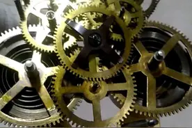 疫情封城封路，家中拆修老式座钟，喜欢动手拆东西的瞧过来视频封面