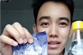 网上说用白醋，小苏打，洗洁精洗小白鞋洗的特别干净，做个实验试