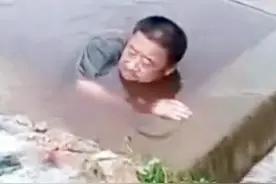 台风来袭为防污染水源 垃圾场副主任钻进2米深臭水坑疏通管道视频封面