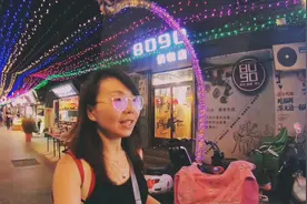 独自旅行的姑娘 带你逛山西平遥小吃街视频封面