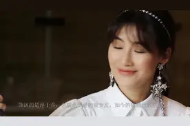 曾饰演罗晋前女友，今挺孕肚穿轻纱连衣裙，牵手老公笑成一朵花视频封面