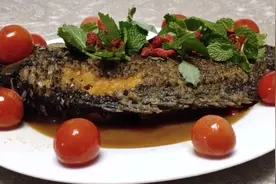 炸鱼老是粘锅怎么办?掌握这一招，鱼不粘锅，鲜香美味视频封面