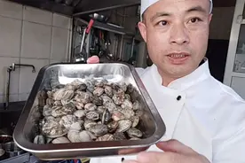 “哈啤酒吃蛤俐”，青岛渔民教你正宗做法，怎样吐沙又快又干净