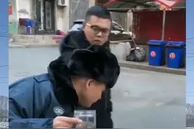 保安只看大门😊视频封面
