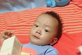 泪目！泪奔一岁一个月小宝宝说“想爸爸”视频封面