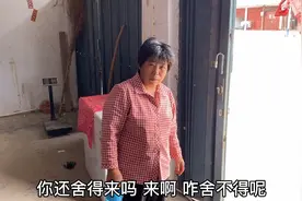 小琳两礼拜没回娘家，到家就遭到妈妈的责怪，赶紧买点好吃的哄哄视频封面