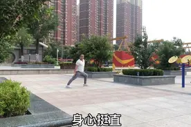 泰安遇刚参加工作的小学体育老师，公园里练习备课有点像复读机视频封面