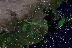 雷达跟踪的全球航班实时轨迹，你看到小蚊子一样的飞机动了吗？视频封面