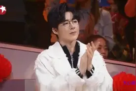 费玉清封麦前演唱最后一首歌！全场哽咽，歌坛常青树从此退出歌坛视频封面