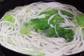 两手一搓，一碗麦面手搓鱼，这个面食做法很简单，夏季吃太美了视频封面
