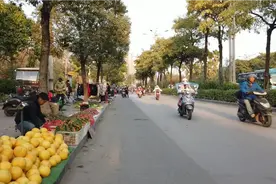 南宁五象大道，免费固定点摆地摊，快到年了看下这里好做生意吗视频封面