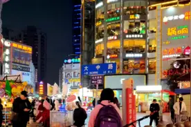 九江四码头附近好热闹，门面租金贵，大中路步行街号称赣北第一街