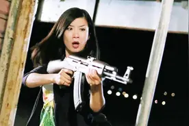 一部动作猛片，美女拿AK47狂扫黑帮，大战张耀扬，火爆激烈视频封面