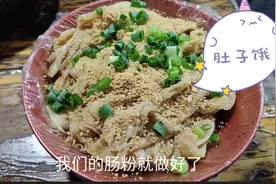 舌尖上的恩平之街头特色肠粉，油香汁香味道一绝，吃过都反寻味