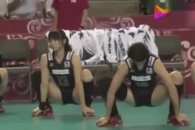 排球回顾：日本女排赛前热身果然有一套，真是长见识了！视频封面