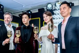 乔欣搭档鹿晗演悬疑剧 “吴邪”侯明昊颜值在线视频封面