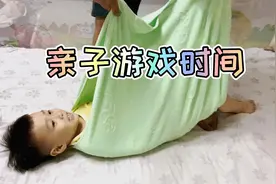 来自爸爸的力量，儿子很开心，爸爸倒了！网友：真欢乐视频封面