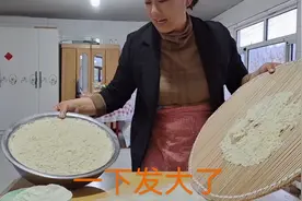 大姐想蒸馒头，结果把面发过火了，这样的面能蒸出好馒头吗
