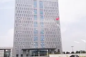 来到江苏省泰兴市虹桥镇，新城建设档次高，沿江经济发展快！视频封面