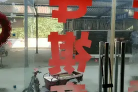 时间长了门上贴的不干胶撕不下来，看我用什么方法解决的。视频封面