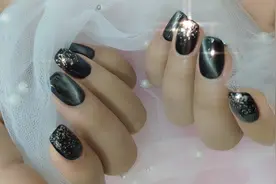 长期美甲，指甲容易长增生，不注意护理长得会更多