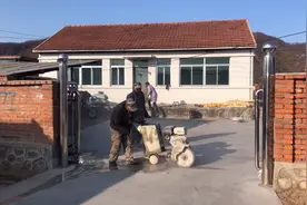 辽宁抚顺农村，好好的水泥地面为啥都给切割坏了，看看这是啥情视频封面