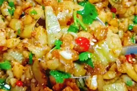想吃狼牙土豆不用去夜市，自己在家做，一大盘成本不到8块钱视频封面