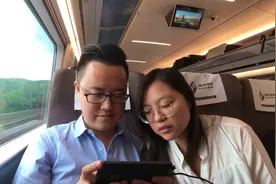 香港旅游团乘高铁到张家界旅游，坐高铁上瘾了觉得车上食品太贵