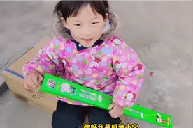 能放一分钟的小烟花，女儿抱着不放手，晚上试试效果