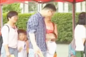 幼升小择校热又来，家长带孩子疯狂刷题，“面试技巧”早早被灌输视频封面