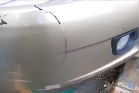 看国外牛人教你DIY保险杠裂纹修复，简单好上手，学起来吧！视频封面