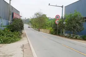 重庆璧山，正兴镇太和，家具厂还不少，带大家看一下条件怎么样