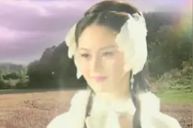 真妲己死后，被女娲娘娘提拔为广寒仙子，难怪姬发看她眼熟