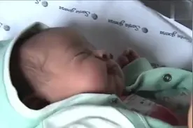 新生宝宝接种预防针，这么小就要打针，看着好可怜啊