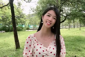 搞笑视频，美女讲解为什么好马不吃回头草呢？脑筋急转弯很有意思视频封面