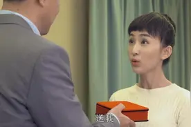 总裁给女儿家教送礼物，竟是钻石项链，这是另有目的啊视频封面
